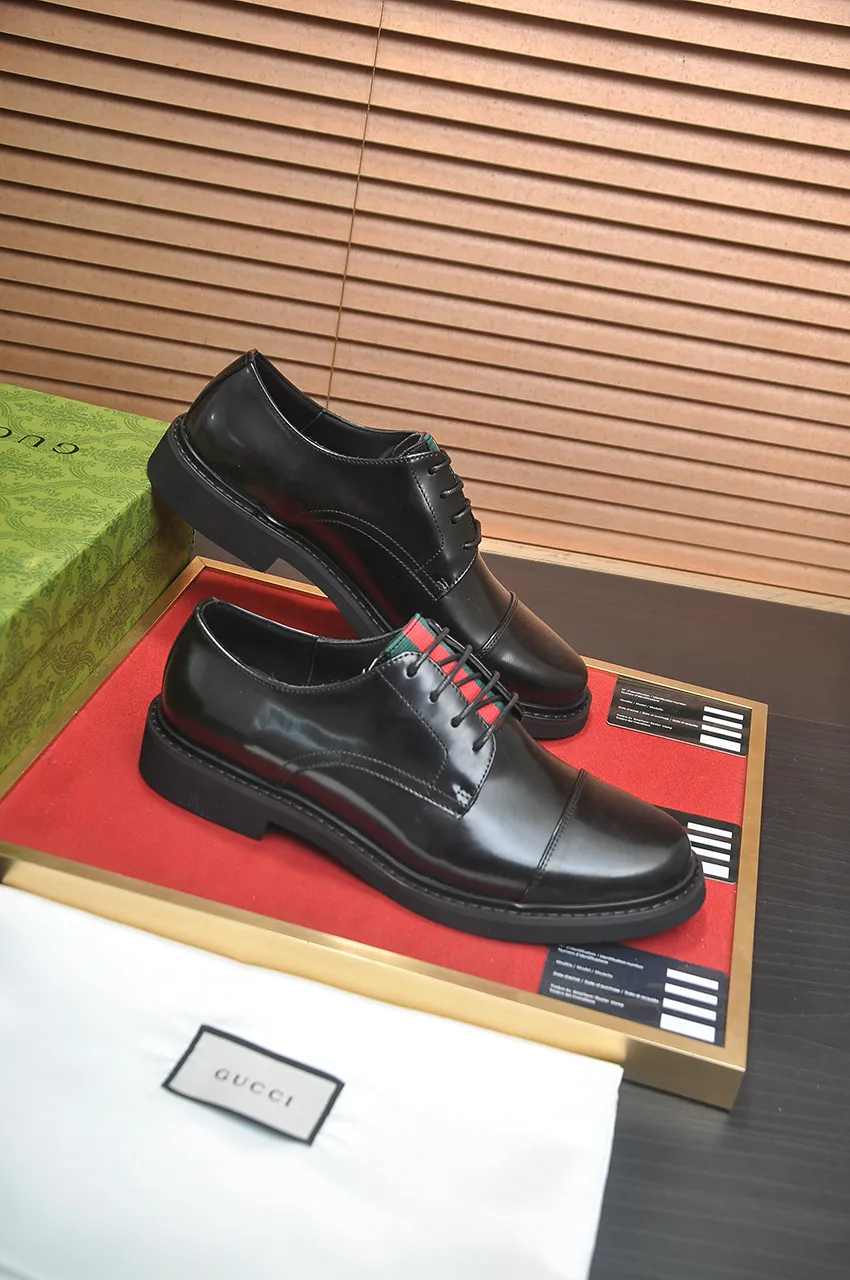 Men's shoes💰540💶Italy's top luxury men's shoe giant (GUCCI) (Gucci) (full cowhide lining) new arrival🍃Original European style🔰 Pleasant to the eye😍In order to make the shoes more durable and non-deformable🌀The production continues to follow traditional methods but there is still no lack of innovation💪Choose original sheepskin for the leather♻️ Smooth and natural And extra bright ⭐Made of imported cowhide, the first choice of rich people 38-45 (45 customized)